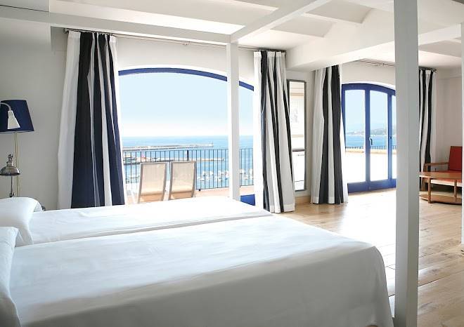 Hotel & restaurant trias