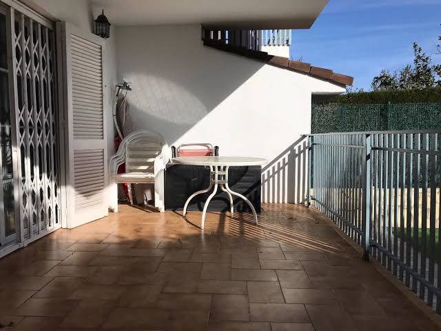 Planta Baja Cesar Martinell Con Jardin Y Barbacoa 115b Image