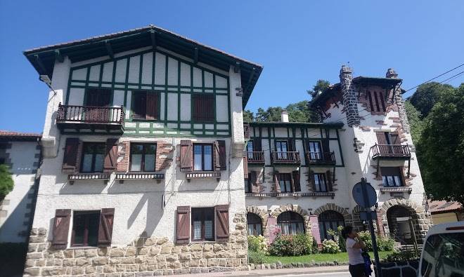 Hotel ayestaran 2