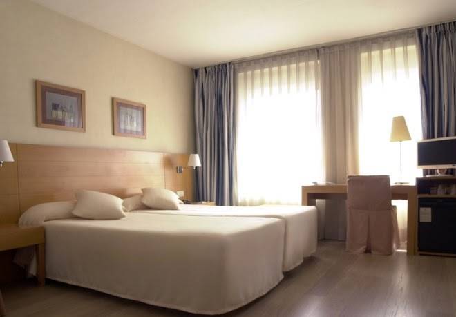 Hotel Infanta Mercedes Image