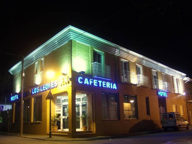 Hotel los leones san martin de la vega