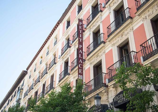 Petit Palace Arenal Image