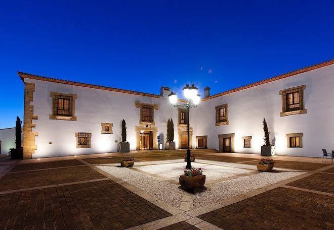 Hotel Hospes Palacio De Arenales & Spa Caceres Image