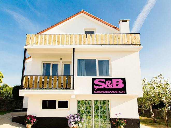 Surf & Breakfast Image