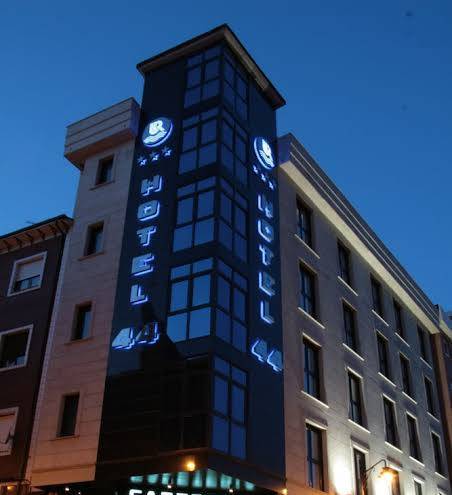 Hotel 44