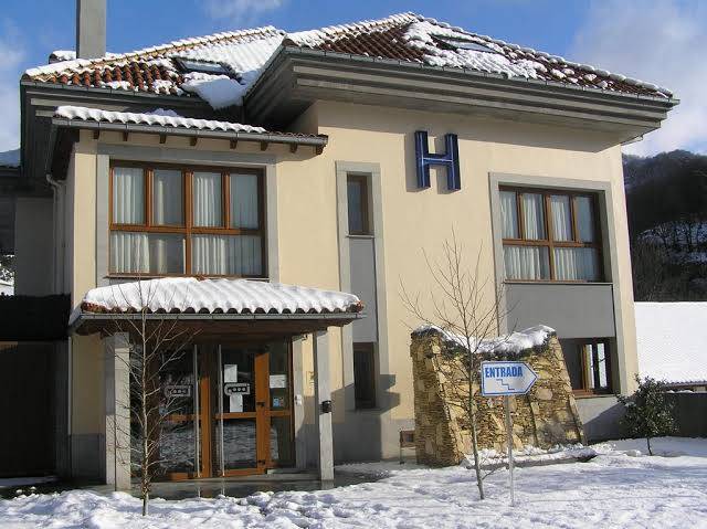 Hotel Restaurante Santa Cristina Image