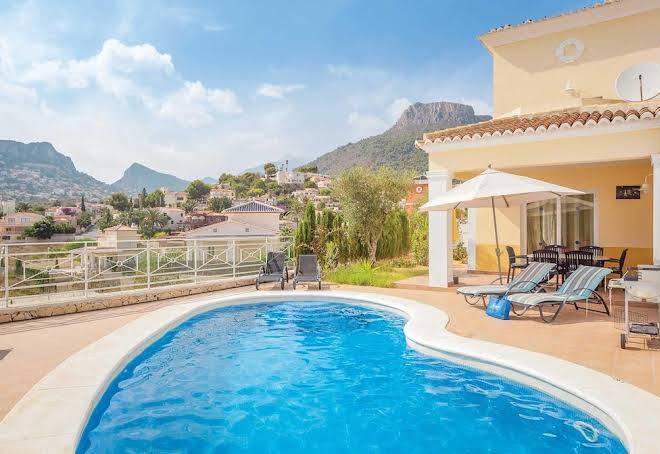 Canuta mar 16 holiday home with private swimming pool in caple