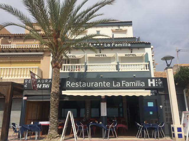 Hotel la familia y restaurante el titi