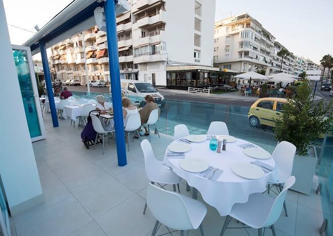 Ocean lounge