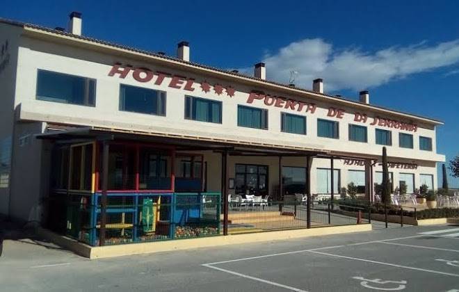 Hotel Puerta De La Serrania Image