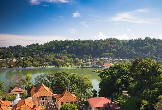 Ceyloni lake residency