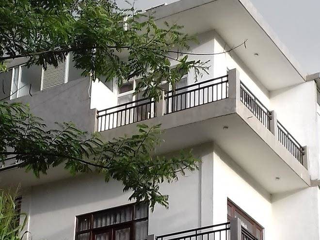 Kandy Lake Edge Image