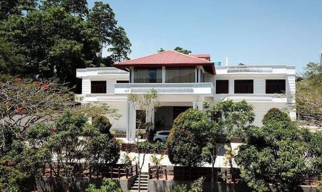 Pearl white palace