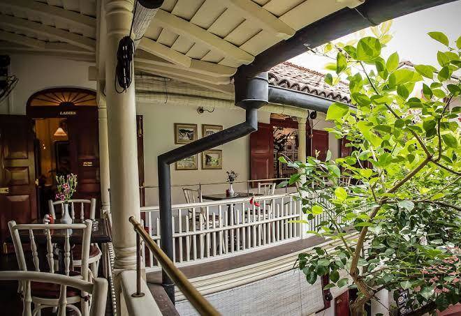 Royal bar & hotel