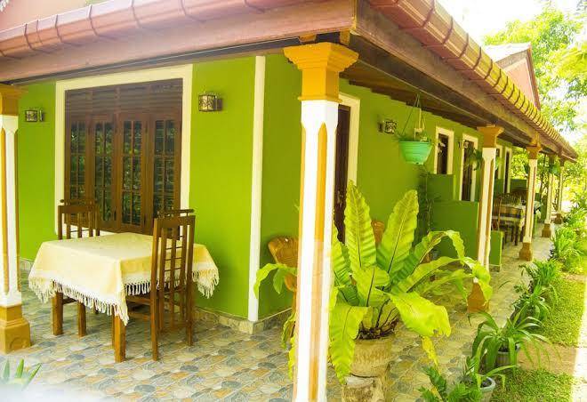 Sigiriya rock gate resort
