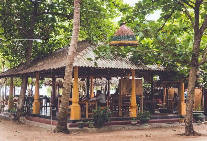 Rupa's hotel arugambay