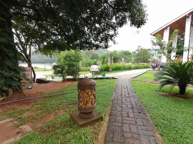 Agbo hotel lake side giritale sri lanka