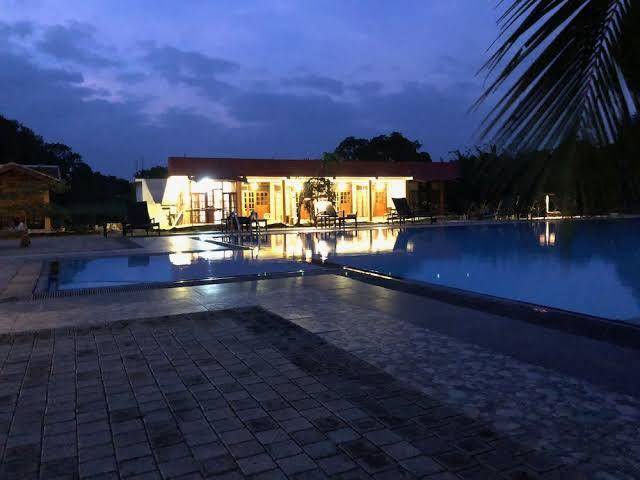 Hotel 4 u saliya garden