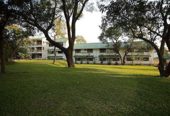The lakeside hotel at nuwarawewa