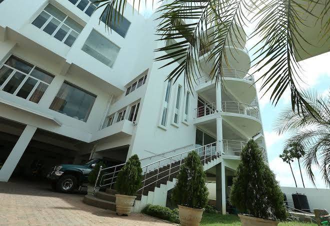 Oviya Hotel And Maharaja Restaurant Image