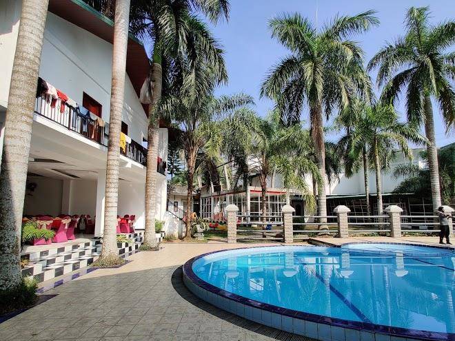 Kolonna riverside hotel