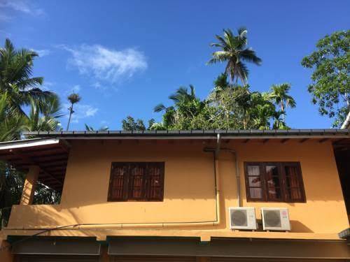 Drifters Hotel & Beach Restaurant Image