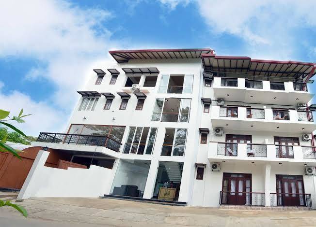 Gloria grand hotel