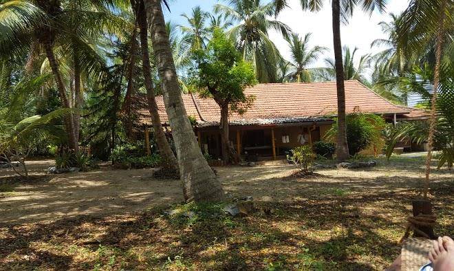 Mamboz beach cabanas