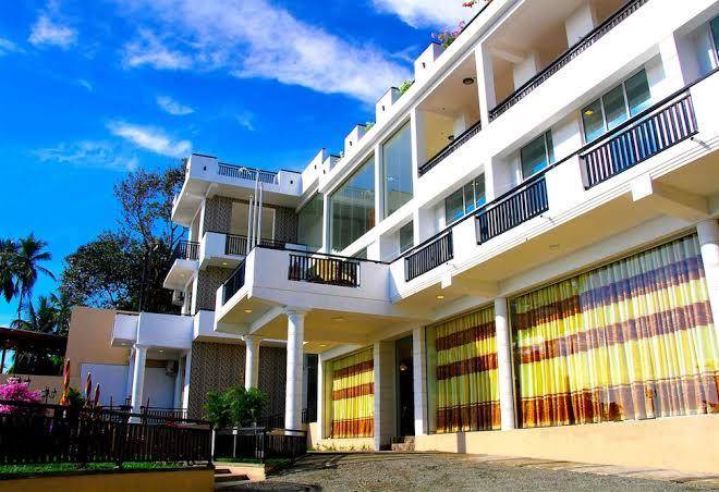 Queens Beach Hotel Image