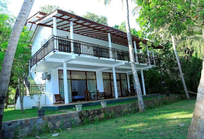 River edge hotel