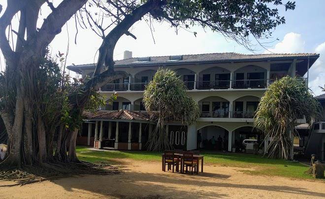 Sri gemunu beach resort