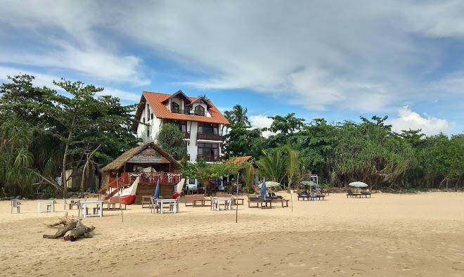 Talalla bay beach