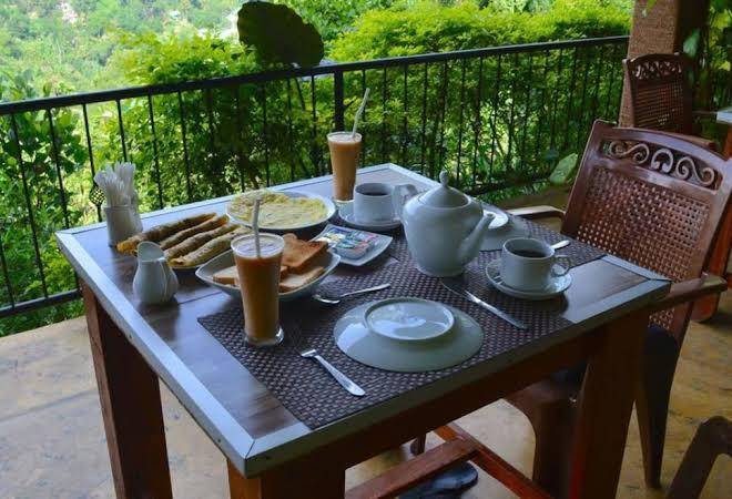 Rock Side Inn Ella Image