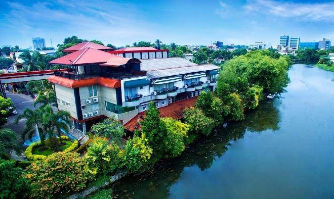 Opulent River Face Hotel Image