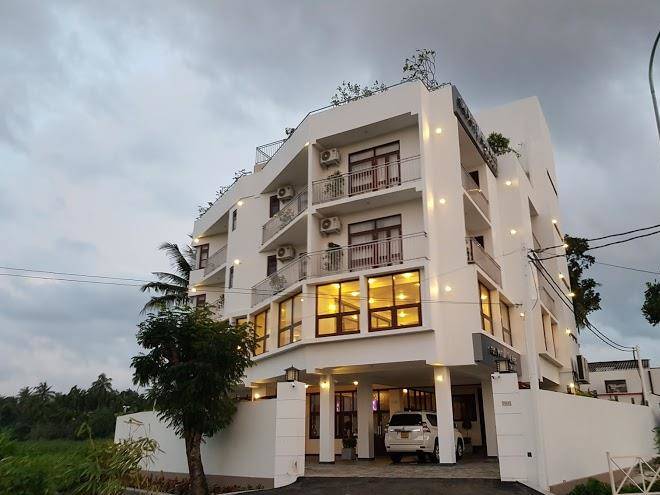 Seven eleven hotel