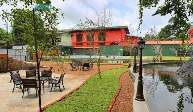 Water lily hotel