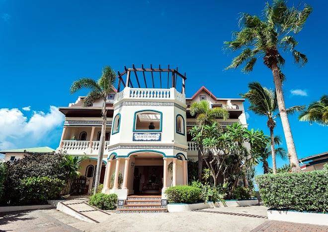 Le petit hotel