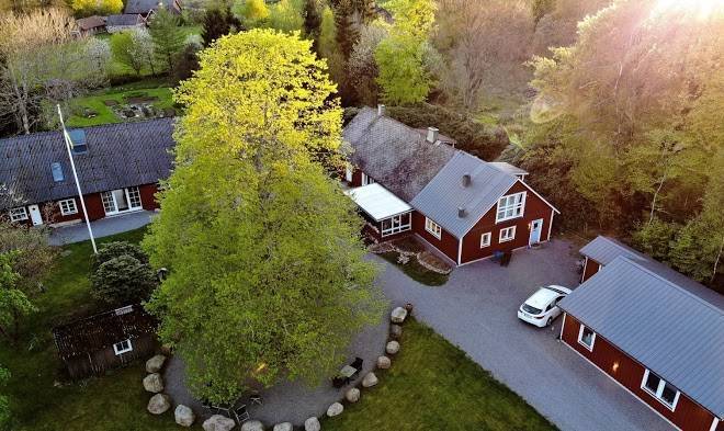 Under Linden Hotell Och Restaurang Image