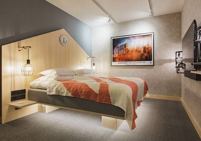 Hotel with urban deli