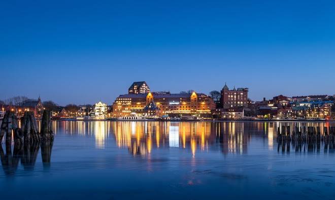 Quality hotel waterfront
