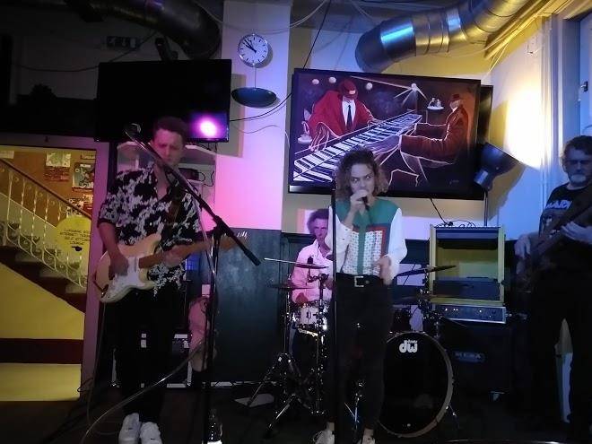 Happy Inn Lodge Brasserie 17 Image