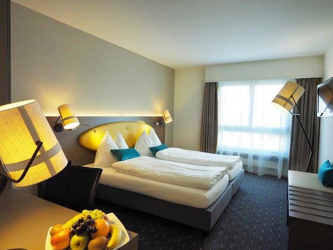 Hotel Restaurant Holiday Thun Image