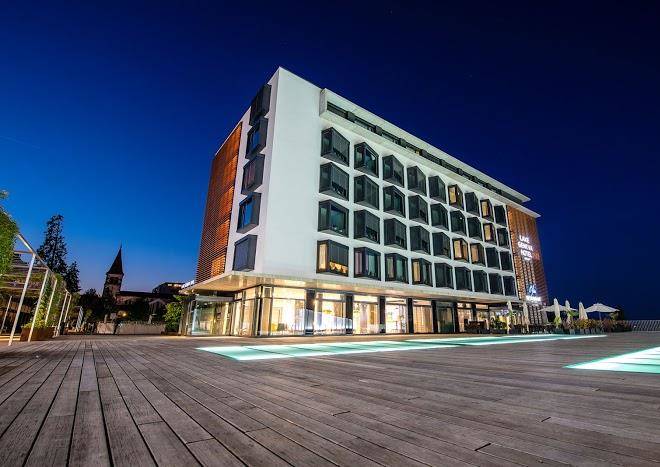 Lake Geneva Hotel Image