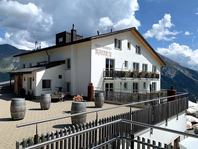 Berghotel tgantieni