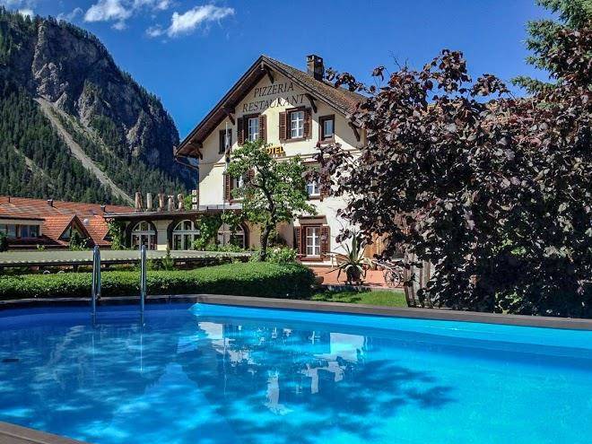 Hotel restaurant ratia