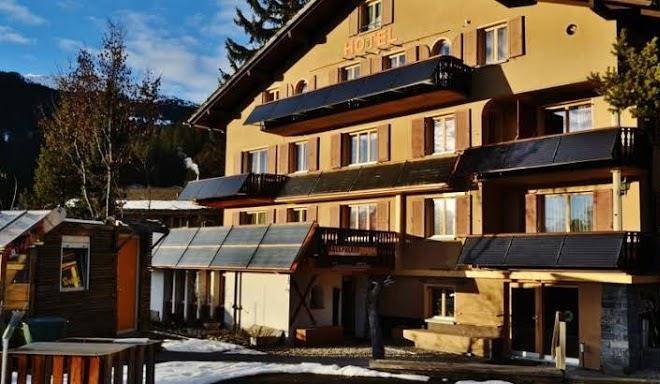 Backpacker deluxe hotel capricorn