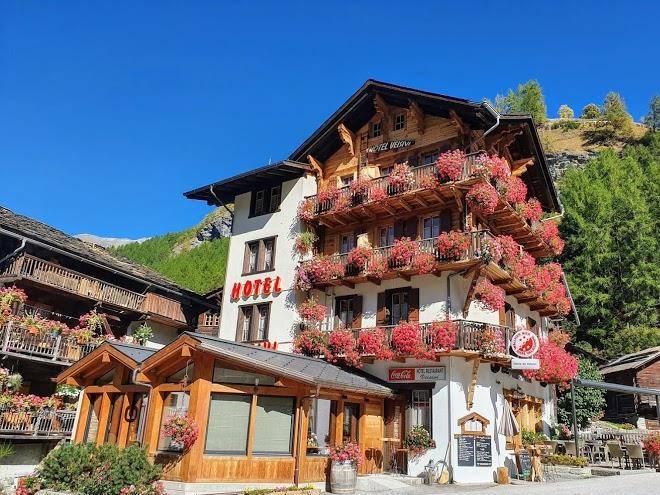 Hotel restaurant dents de veisivi