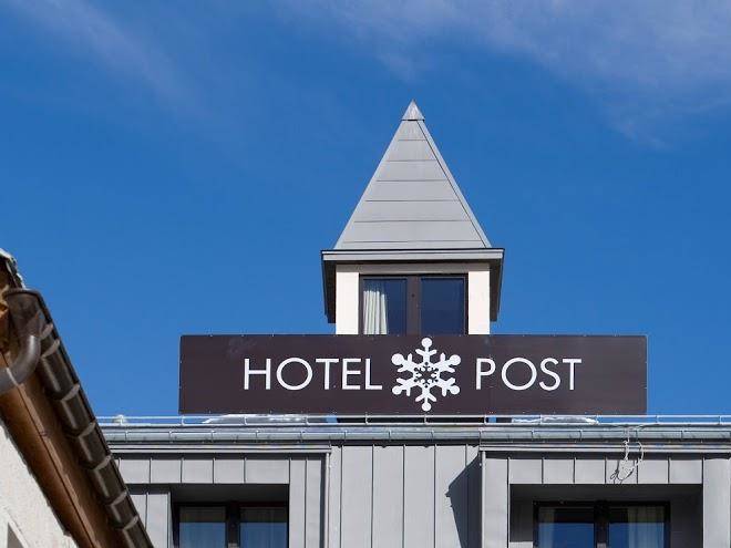 Unique hotel post