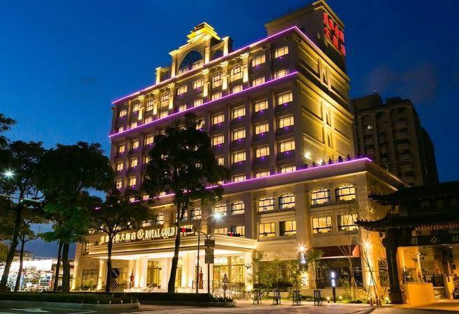 Royal golden hotel