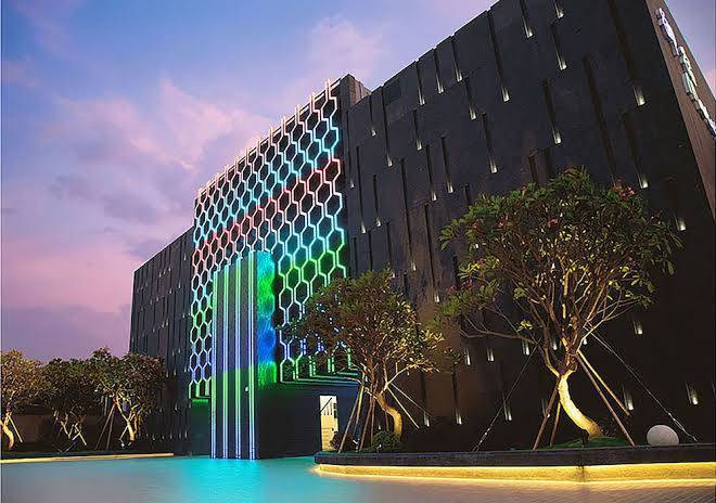 Royal group motel feng shan branch